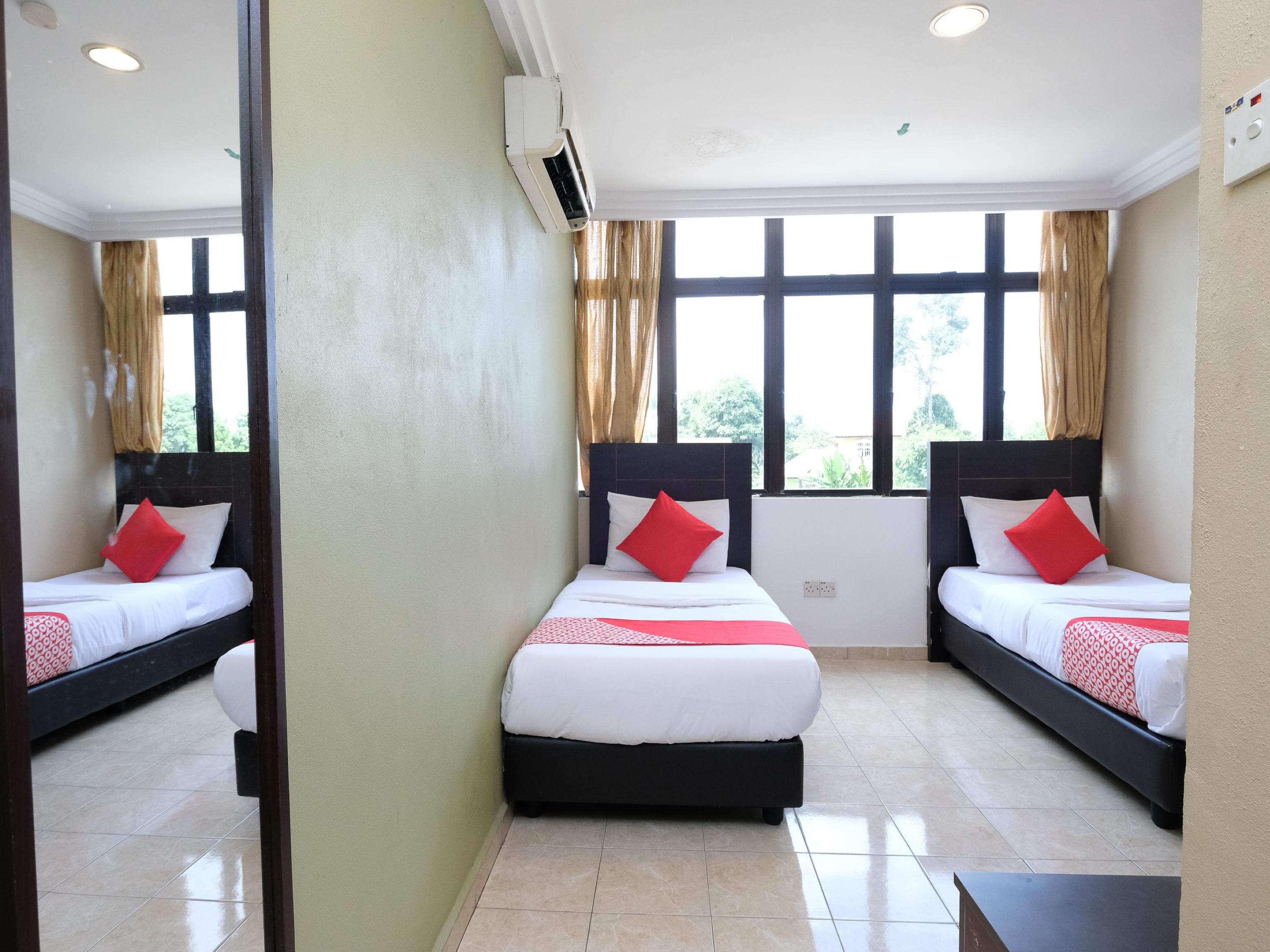 OYO 717 Mr J Hotel Wakaf Che Yeh 2 Eksteriør billede