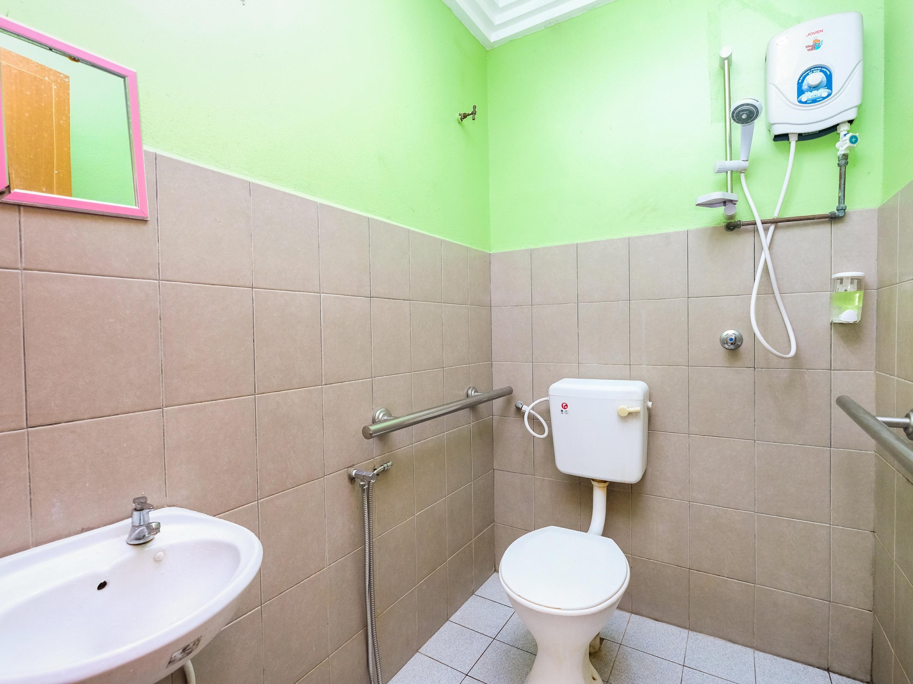 OYO 717 Mr J Hotel Wakaf Che Yeh 2 Eksteriør billede